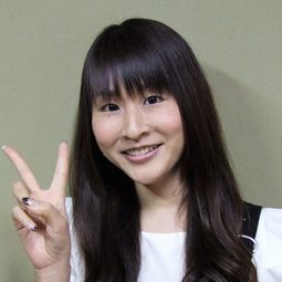 松浦チエ 飾演 Megu Kataoka