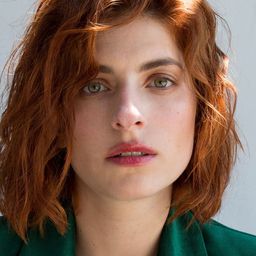 Maria Chiara Giannetta 飾演 Loretta