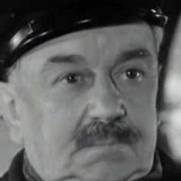 Paul Faivre 飾演 Customer