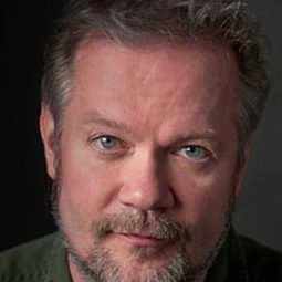 Jeff Monahan 飾演 Young Hollis