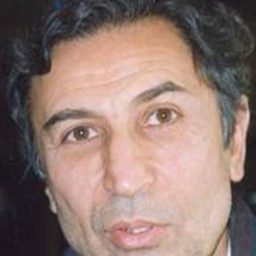 Ahmad Aghaloo 飾演 