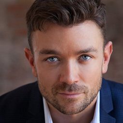 Emrhys Cooper - Caught by Love演員 飾演Colin