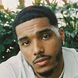 羅姆·弗林 - 泰勒·派利出品 黑瘋婆的 家庭葬禮演員 飾演Jesse