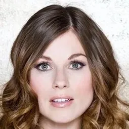 梅根·赫弗恩 飾演 Louise