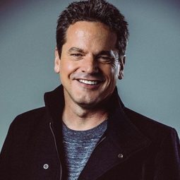 凱文·唐恩斯 - 耶穌革命演員 飾演Recruiter