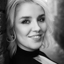 Rebecca Grimes 飾演 Laurie Fisher