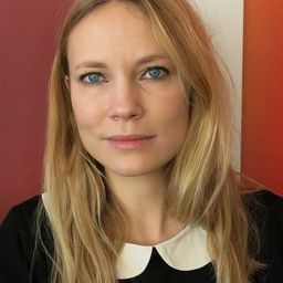 Moa Gammel 飾演 Mia