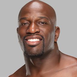 Thaddeus Bullard 飾演 Titus O'Neil