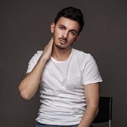 Aleksei Markov 飾演 Duke Robert