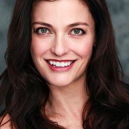 Jodi Larratt 飾演 Vivian Sanderson