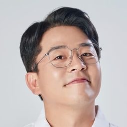 Kim Joon-ho 飾演 Restaurant Worker