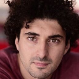 Luca Avagliano 飾演 Gianni