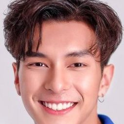 Chaiyut Panchukiat 飾演 