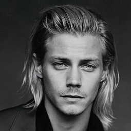 麥考爾·隆巴蒂 - 美國甜心演員 飾演Corey