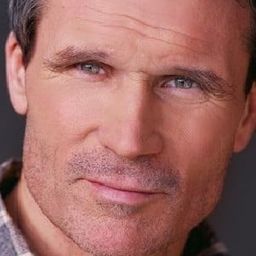 肯特謝里登 飾演 Michael Sheenan