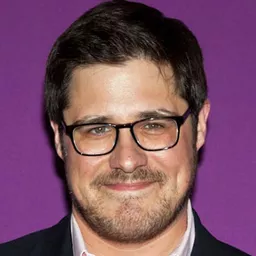 瑞奇·桑馬 飾演 Doug