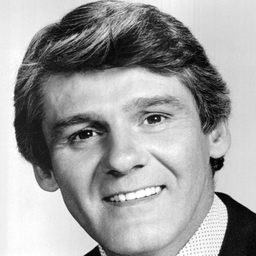 Richard Schaal 飾演 Ross Daniels