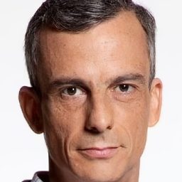 Pablo Schwarz 飾演 Montero