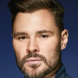 派屈克·約翰·佛路傑 飾演 Jeremiah Hart