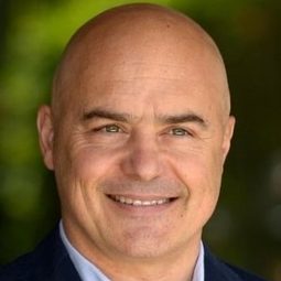 盧卡·辛加雷提 - Abissinia演員 飾演Marco