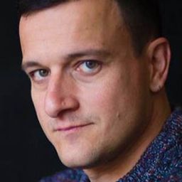 José Pérez Ocaña 飾演 Toni