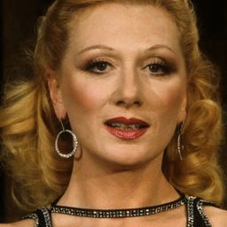 Margot Werner 飾演 Mina