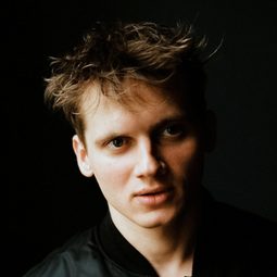 Krzysztof Baginski 飾演 Self