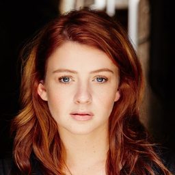 Sara West 飾演 Amy Anderson