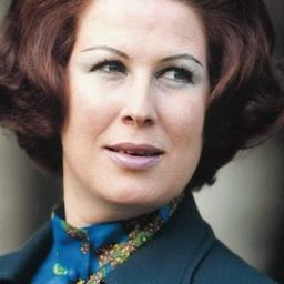 Gundula Janowitz 飾演 Self - Soprano