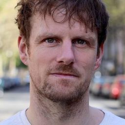 Thorbjörn Björnsson 飾演 Kenneth