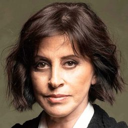 烏庫·杜魯 飾演 Fahriye