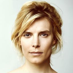 Sidsel Siem Koch 飾演 Louise