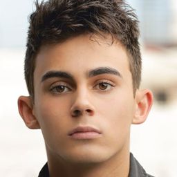 Tyler Alvarez 飾演 Oscar