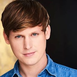 Jake McLean - 9 Rides演員 飾演Drunk College Kid 4