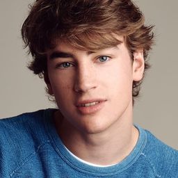 Isaac Kragten 飾演 Otis