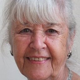 Ninette Finch 飾演 Annie