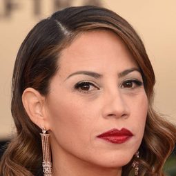 伊莉莎白·羅德裏格斯 飾演 Gabriela