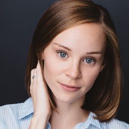 Caitlin Houlahan 飾演 Jane Darling