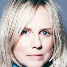 María Ellingsen - Of Horses and Men演員 飾演Veterinarian