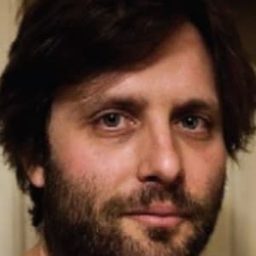 Michaël Bier 飾演 Épicier Florin