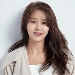 Shin Hye-jeong 飾演 NIS Agent