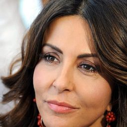 Sabrina Ferilli 飾演 Lisa Pinzoni