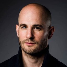 Ed Hughes 飾演 Danny Walsh