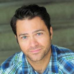 David Folsom 飾演 CHA Officer