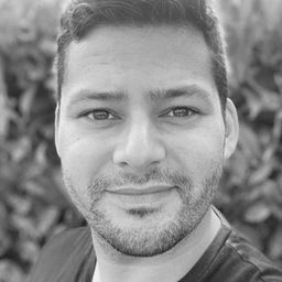 Tolga Kenan 飾演 Self