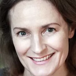 Heather Bleasdale 飾演 Barnabys Mum