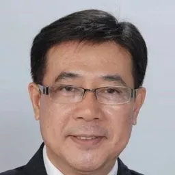 李成昌 飾演 Chemistry Teacher