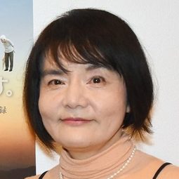 信友直子 飾演 Narrator (voice)