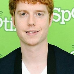 D.A. Wallach - 樂來越愛你演員 飾演80's singer