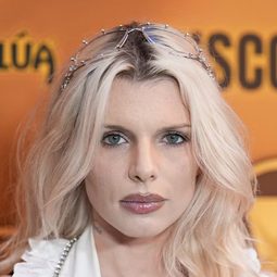 茱莉亞·福克斯 - PERFUMANIA演員 飾演Madeleine